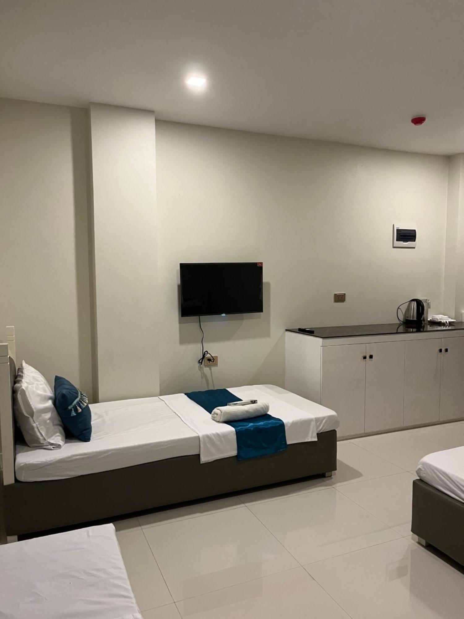 717 Residences Илоило Экстерьер фото