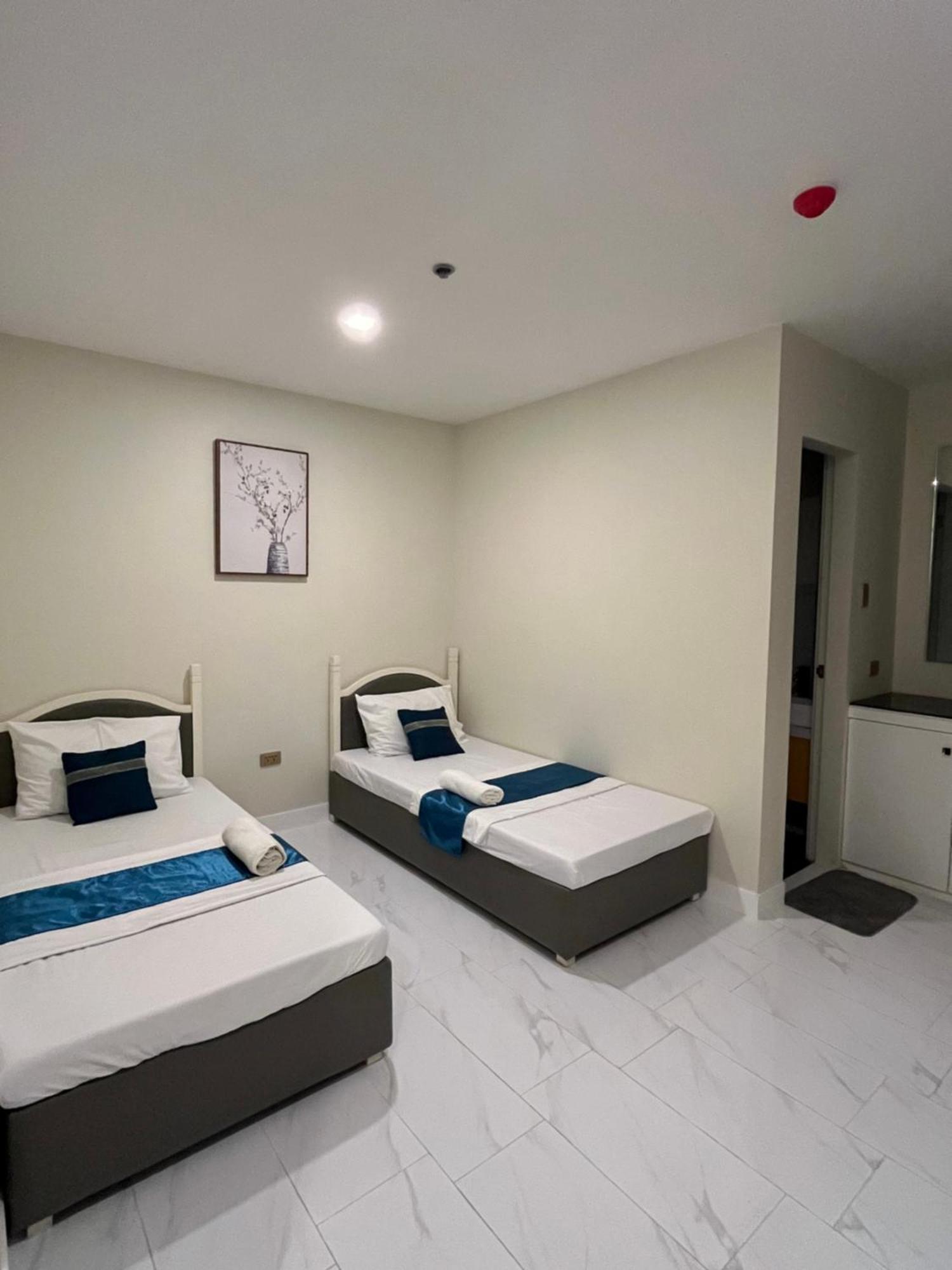 717 Residences Илоило Экстерьер фото