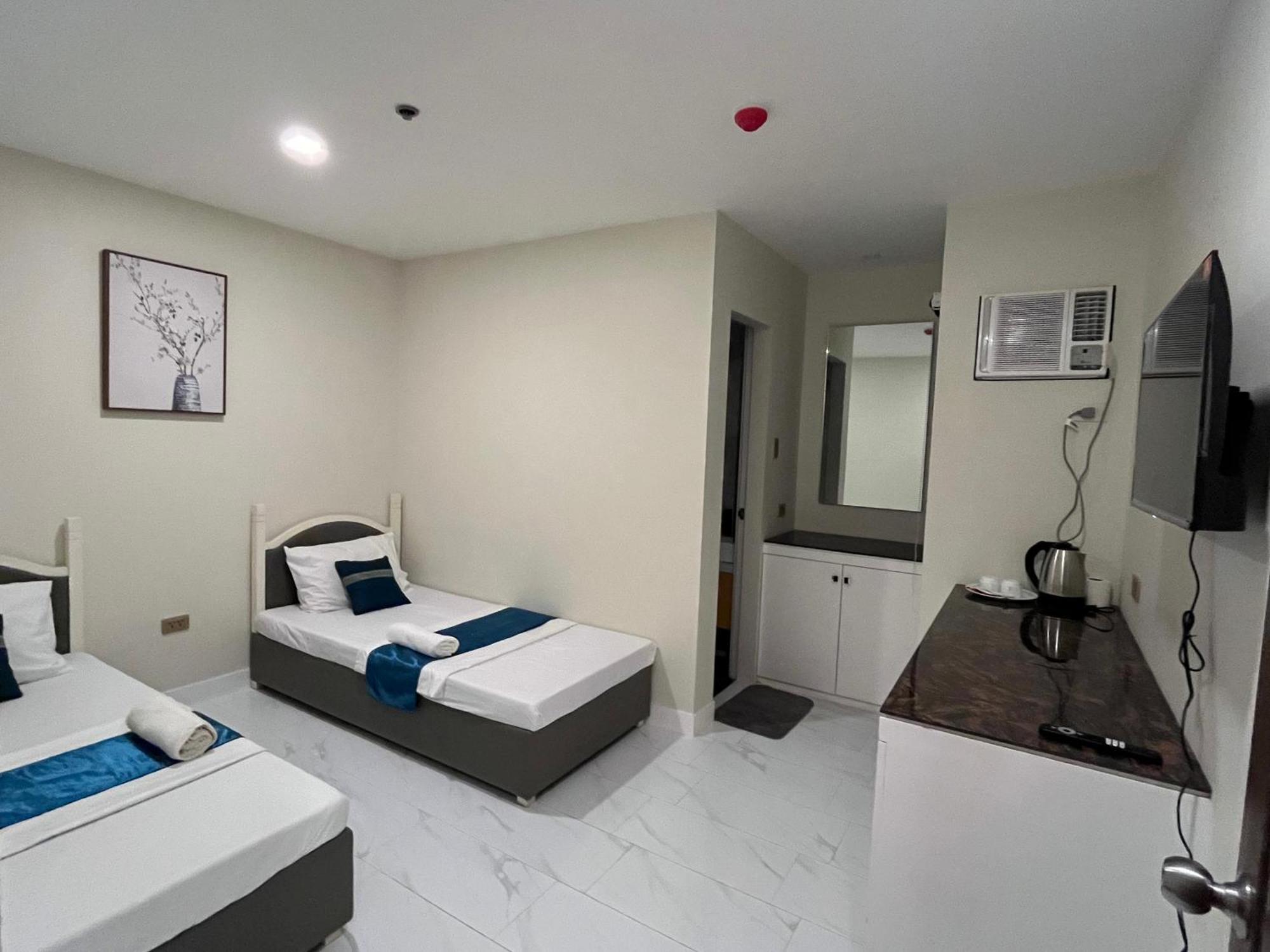 717 Residences Илоило Экстерьер фото